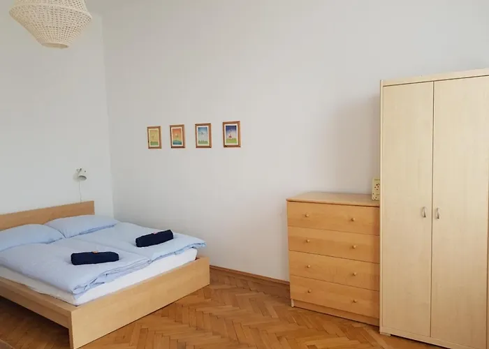 1090 * Viena